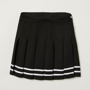 H&M Divided Pleated Black Mini Skirt